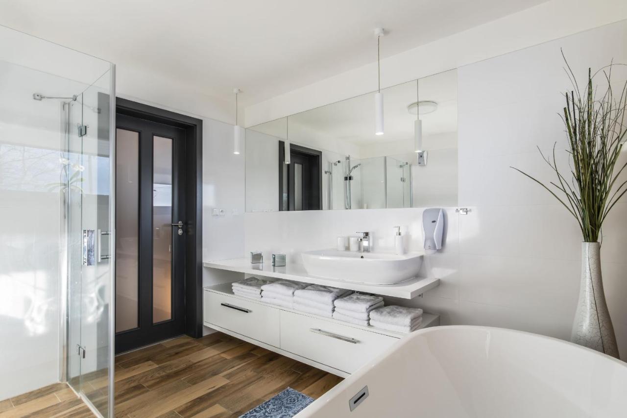 Hotel Maralak Кунчице-под-Ондржейникем Экстерьер фото