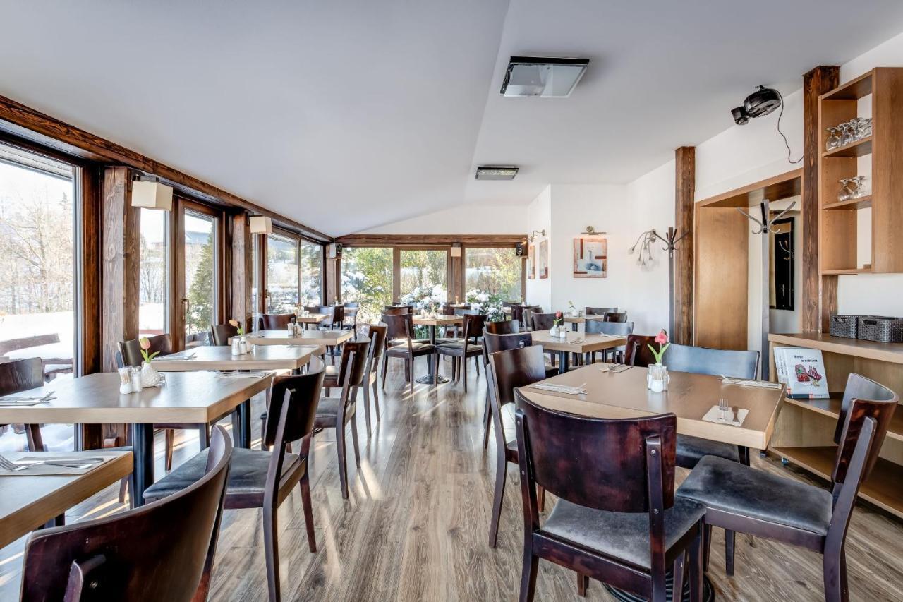 Hotel Maralak Кунчице-под-Ондржейникем Экстерьер фото