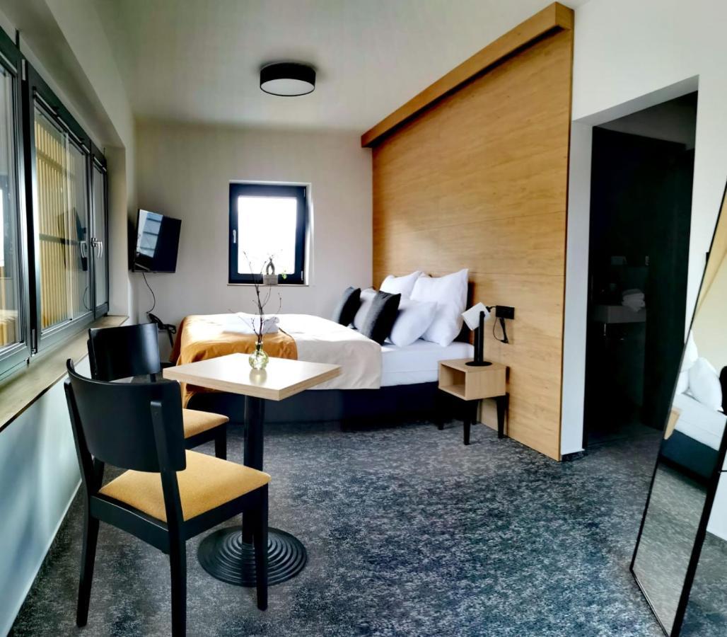 Hotel Maralak Кунчице-под-Ондржейникем Экстерьер фото