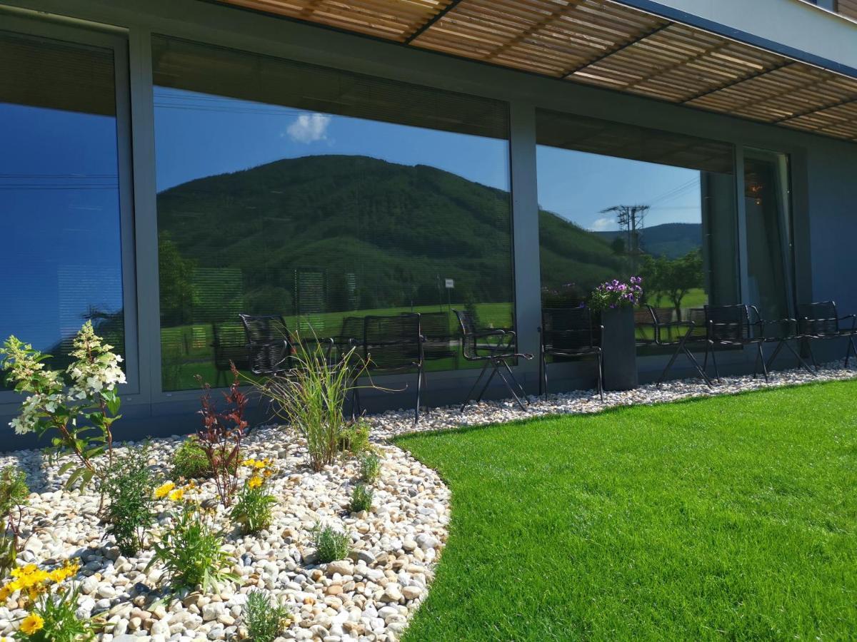 Hotel Maralak Кунчице-под-Ондржейникем Экстерьер фото