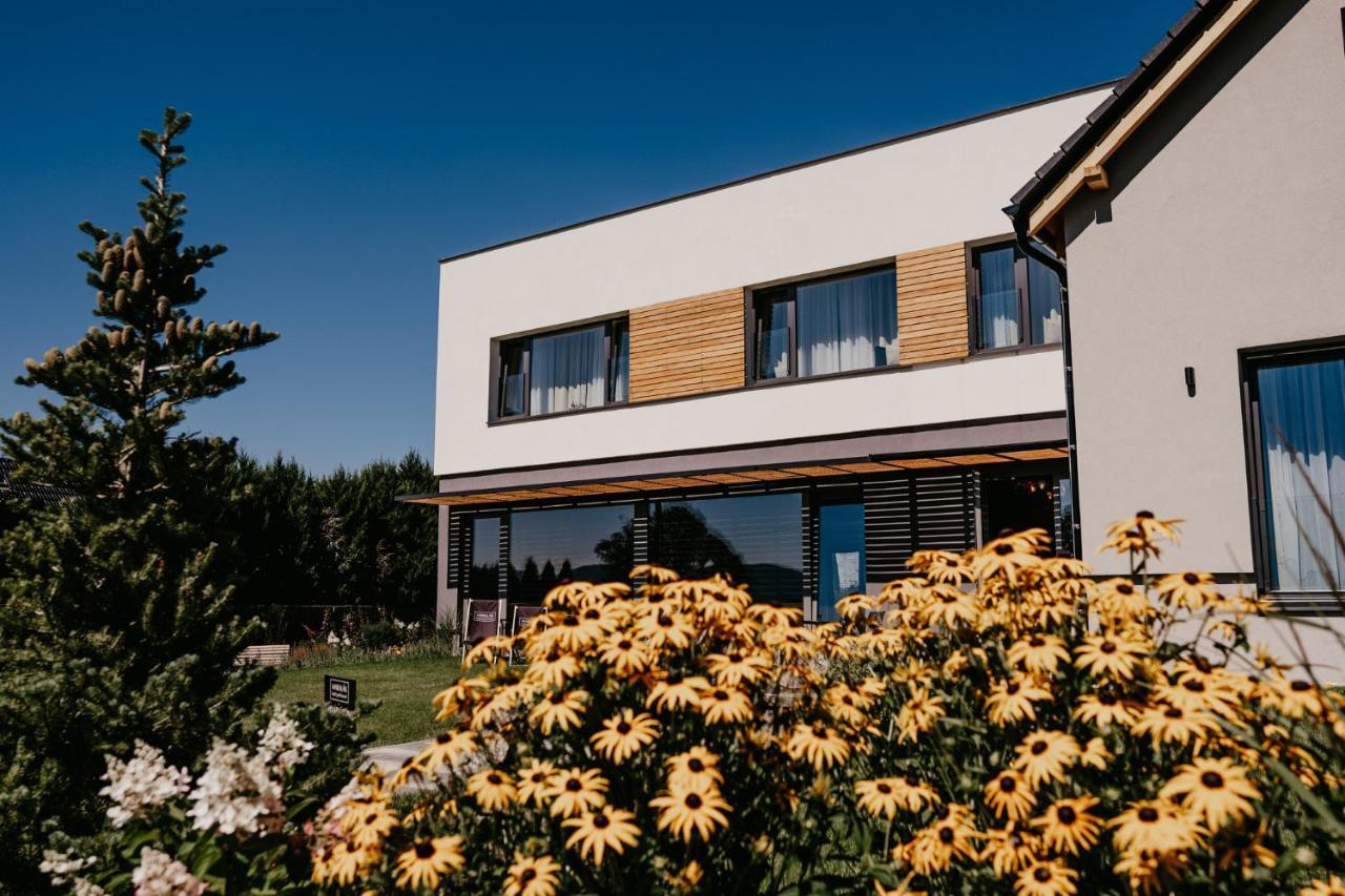 Hotel Maralak Кунчице-под-Ондржейникем Экстерьер фото